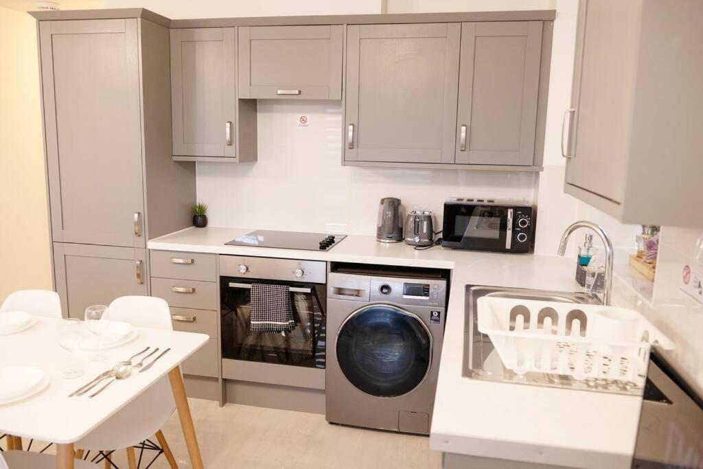 Walnut Luxurious 2-Bedroom With Ensuite - Parking, Netflix, Wifi - Close To Oxford, Bicester & Blenheim Palace كيدلينغتون المظهر الخارجي الصورة