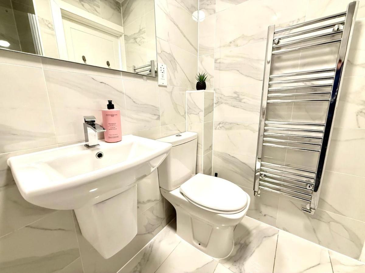 Walnut Luxurious 2-Bedroom With Ensuite - Parking, Netflix, Wifi - Close To Oxford, Bicester & Blenheim Palace كيدلينغتون المظهر الخارجي الصورة